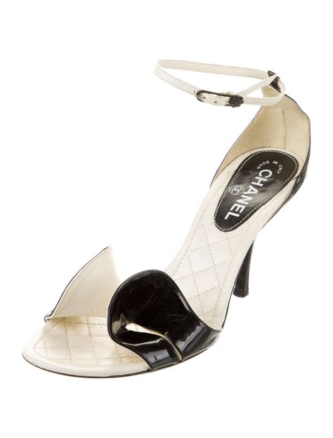 Interlocking CC Logo Patent Leather Sandals 